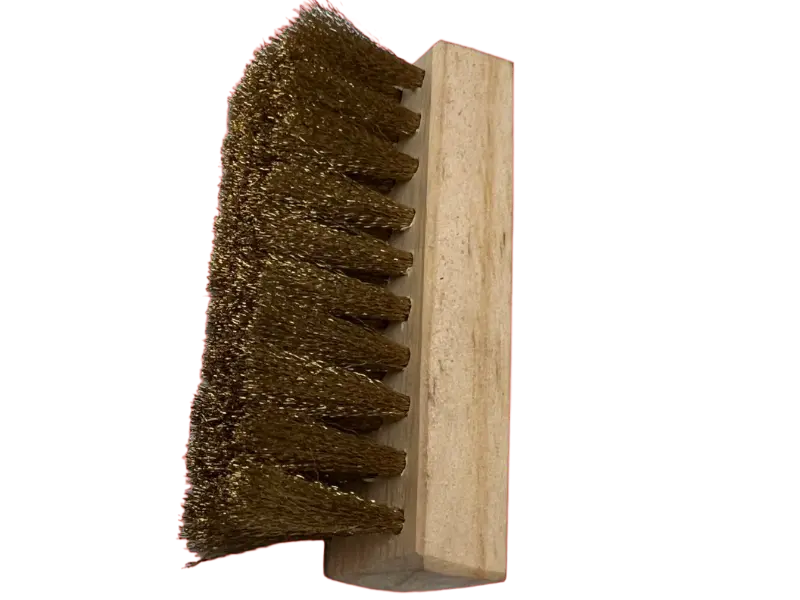Cepillo base de madera filamentos latón útil